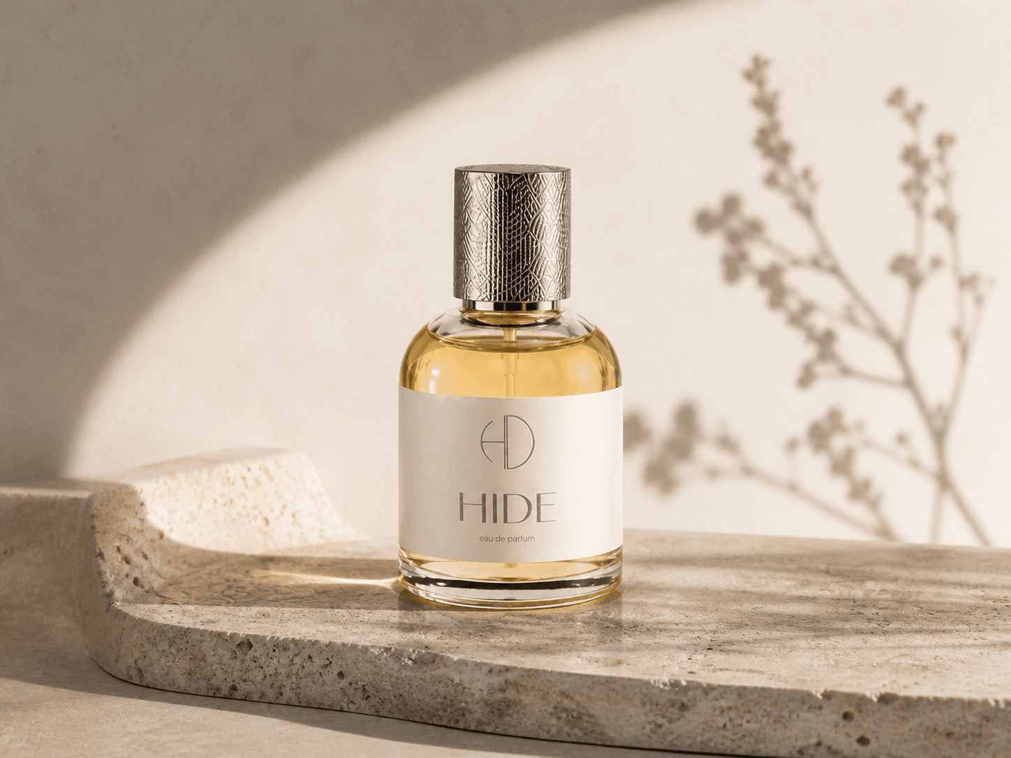 Флакон HIDE в тёплом свете